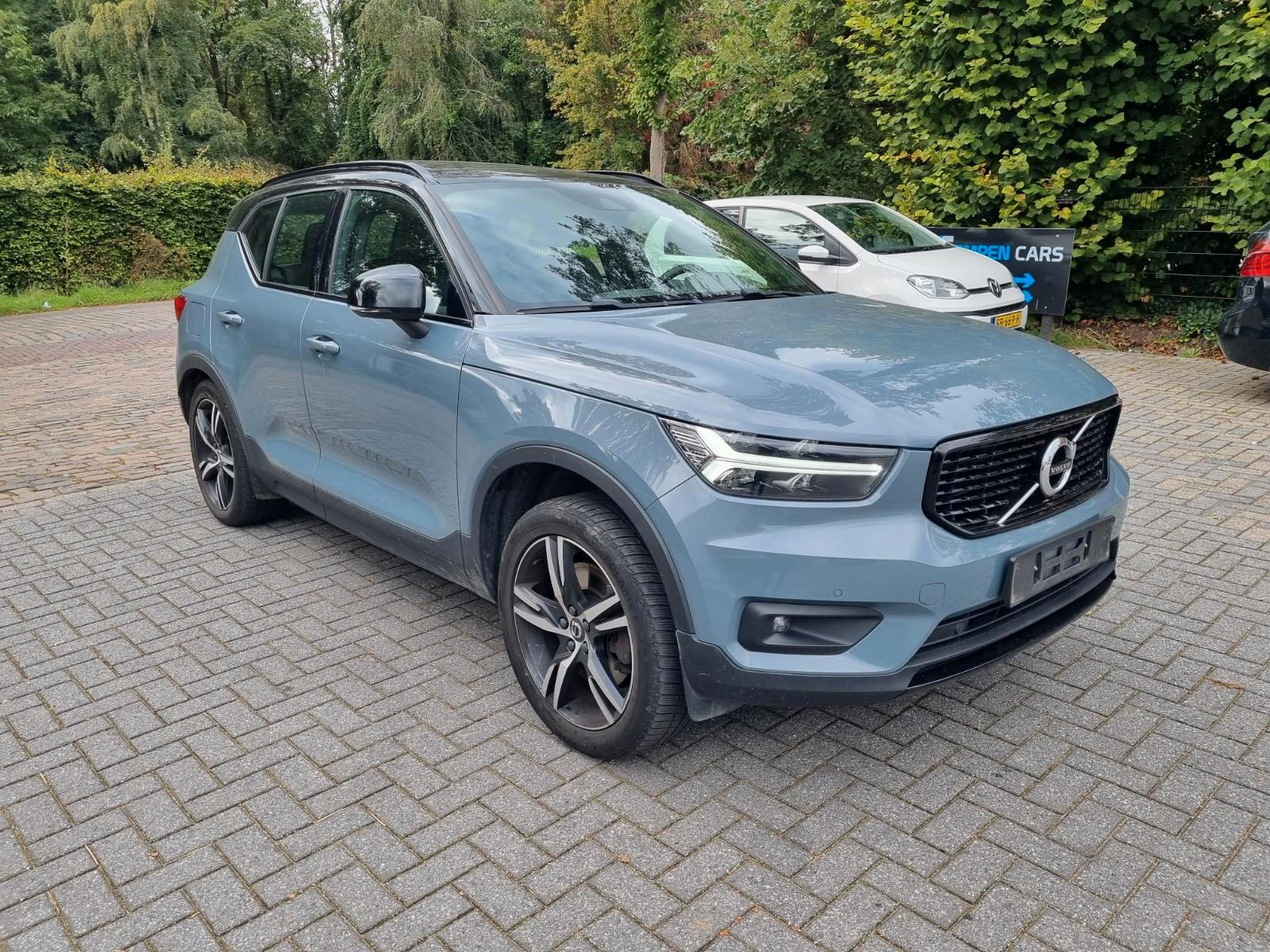 Volvo XC40 R Design Recharge Plug-In Hybrid Pano