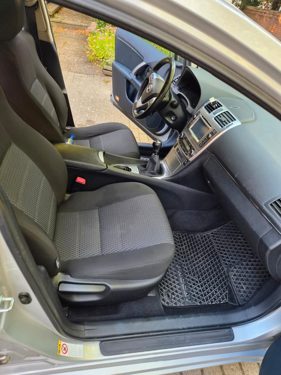 Toyota Avensis 2012 — photo 9