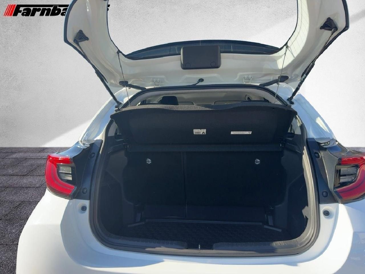 Fahrzeugabbildung Toyota Yaris 1,5 Hybrid Club *AHK+SHZ+Comfortpaket
