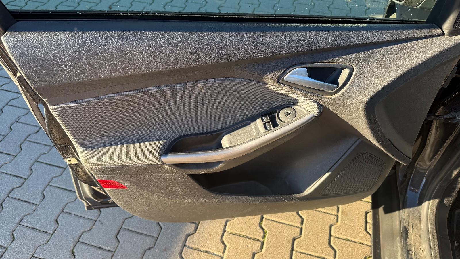 Ford Focus 2013 — photo 7