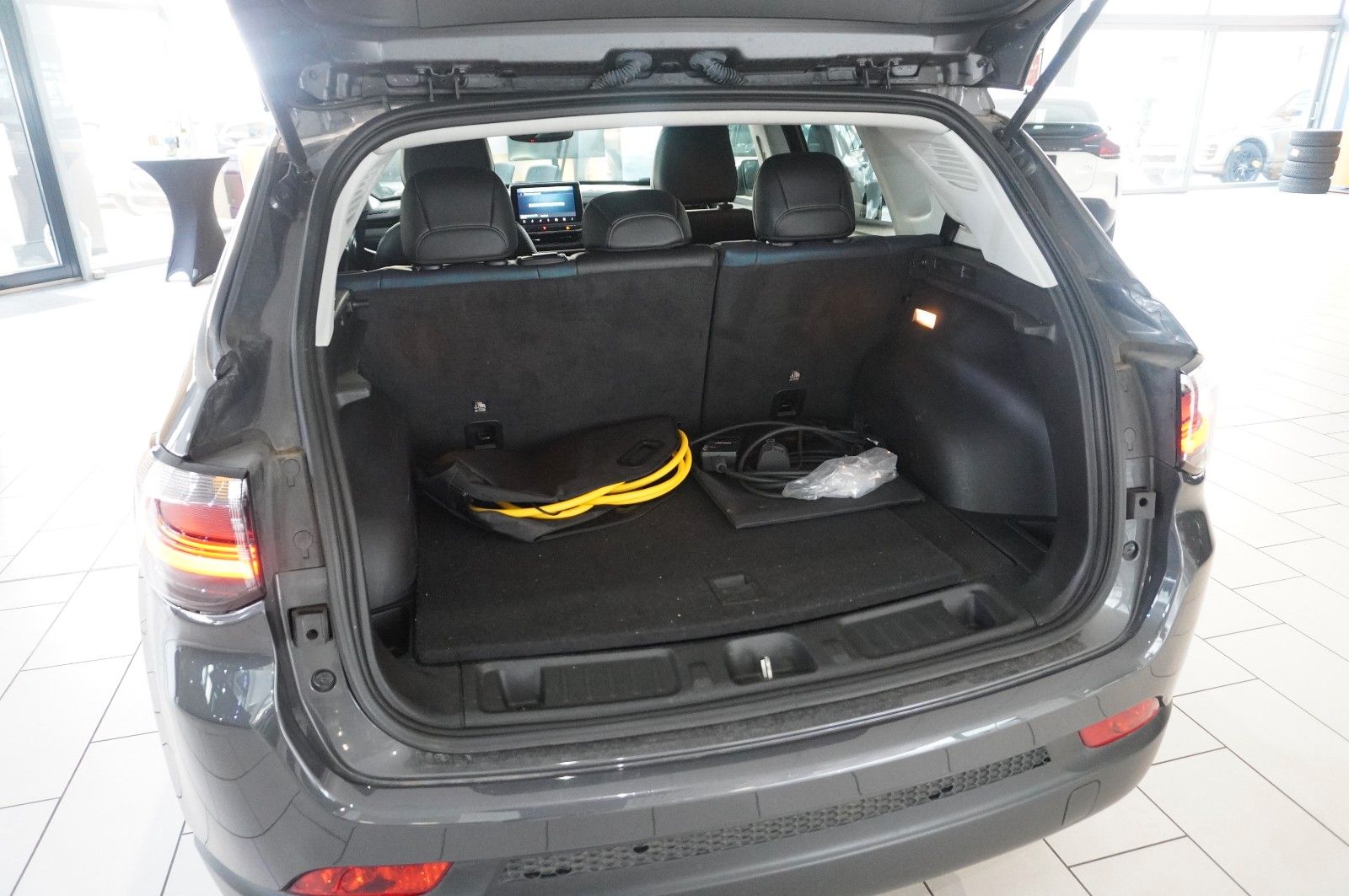 Fahrzeugabbildung Jeep Compass 1.3 4X4 HYBRID NAVI/LED/KAMERA/VIRTU/DAB
