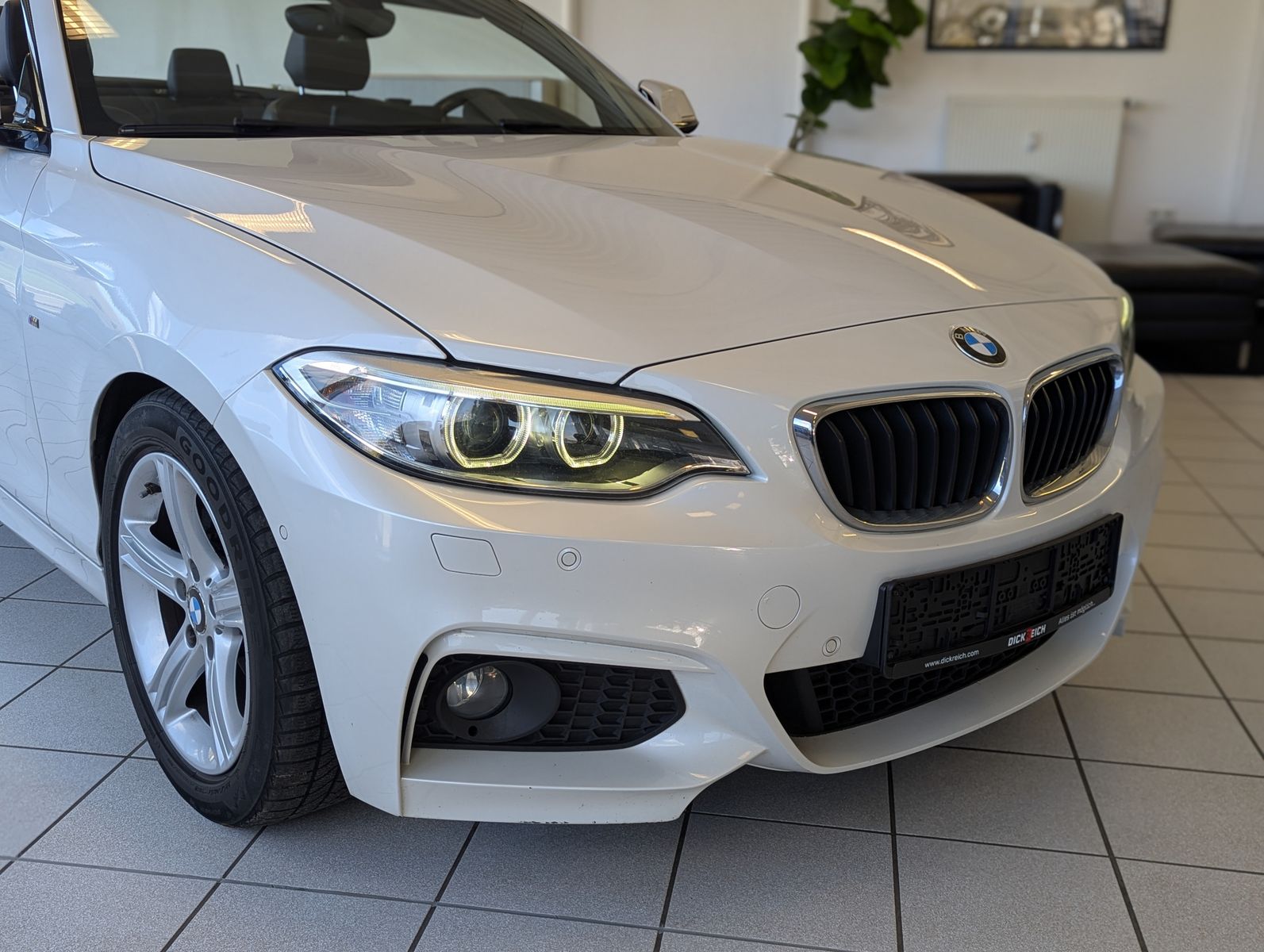 Fahrzeugabbildung BMW 220 d M-Sport-Paket Leder Bi-Xen Navi HiFi