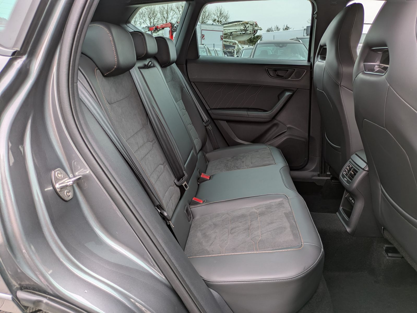 Fahrzeugabbildung CUPRA Ateca 1.5 TSI DSG AHK*LED*ACC*APP*KAMERA*19"