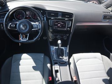 Volkswagen Golf - 11