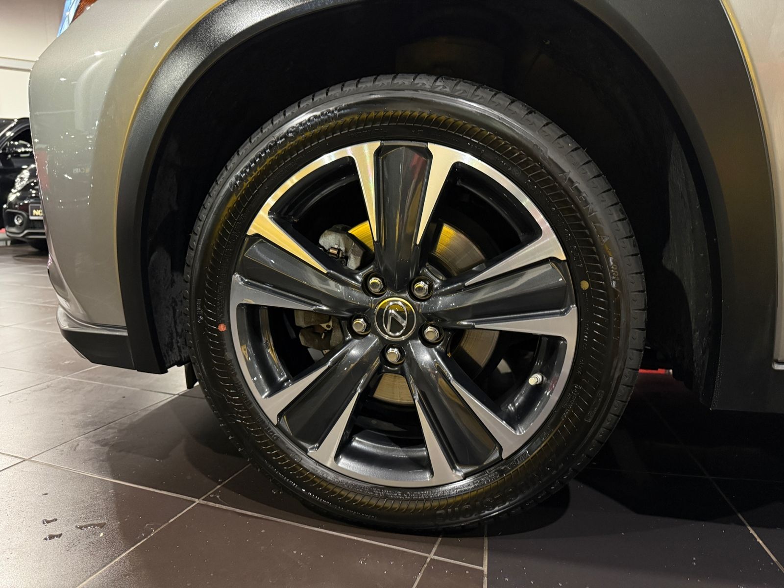 Fahrzeugabbildung Lexus UX 250 h RFK LED ALU 18"