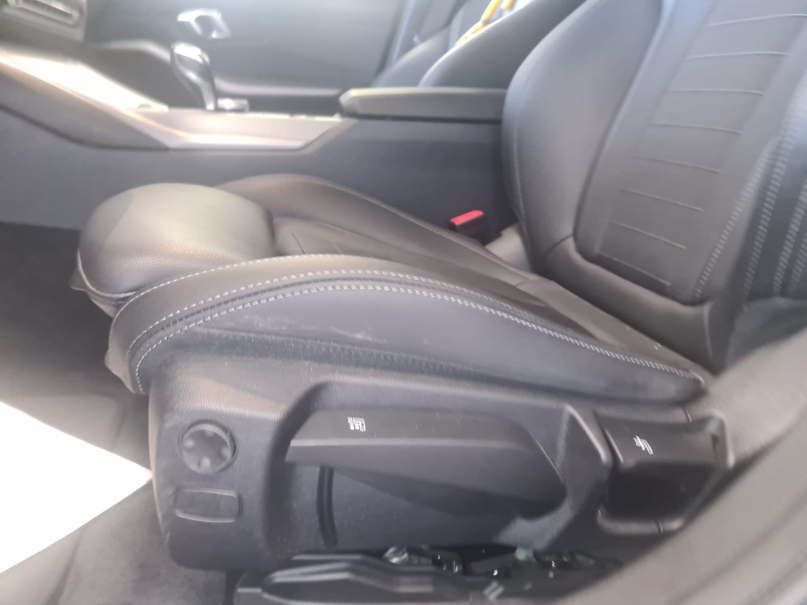 Fahrzeugabbildung BMW 320 Touring 320 d xDrive / LED / NAVI / DIGITAL