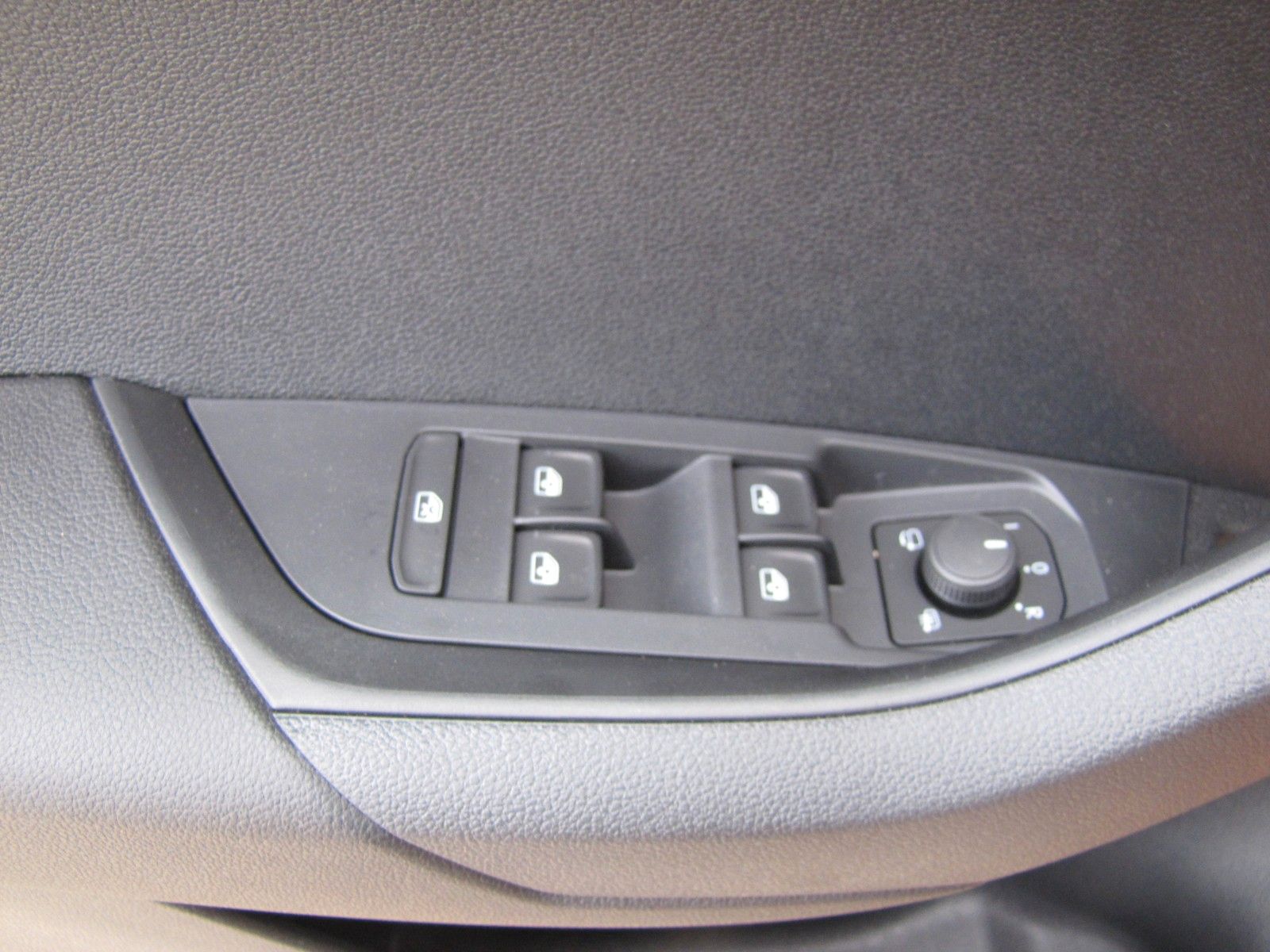 Fahrzeugabbildung SKODA Karoq Selection 1.5 TSI DSG