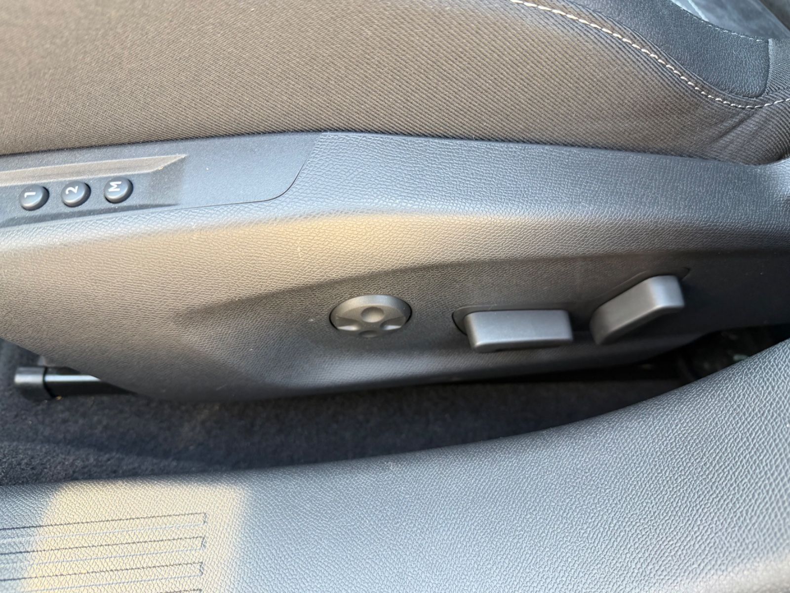 Fahrzeugabbildung Opel Astra 1.6 Hybrid°180 PS°GS Line°Kamera°Leder°LED