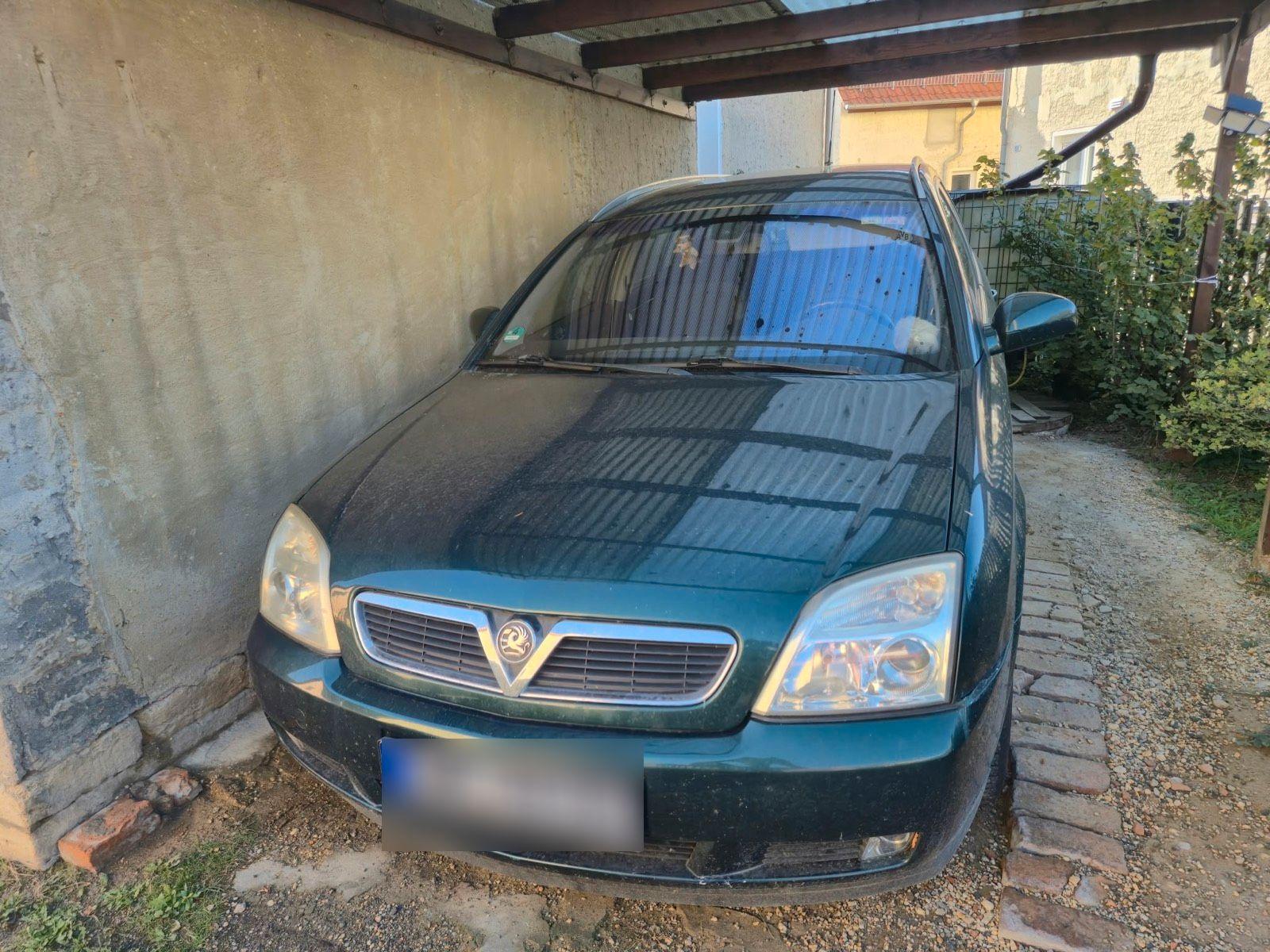 Opel Vectra 2004 — rear view