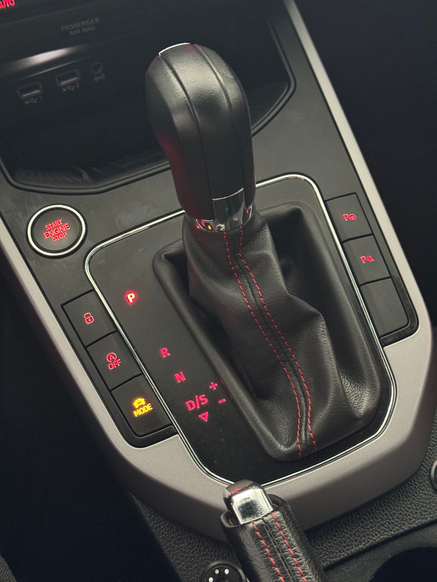 Fahrzeugabbildung SEAT ARONA SPORTPAKET FR-LINE DSG ACC LED BEATS KESSY