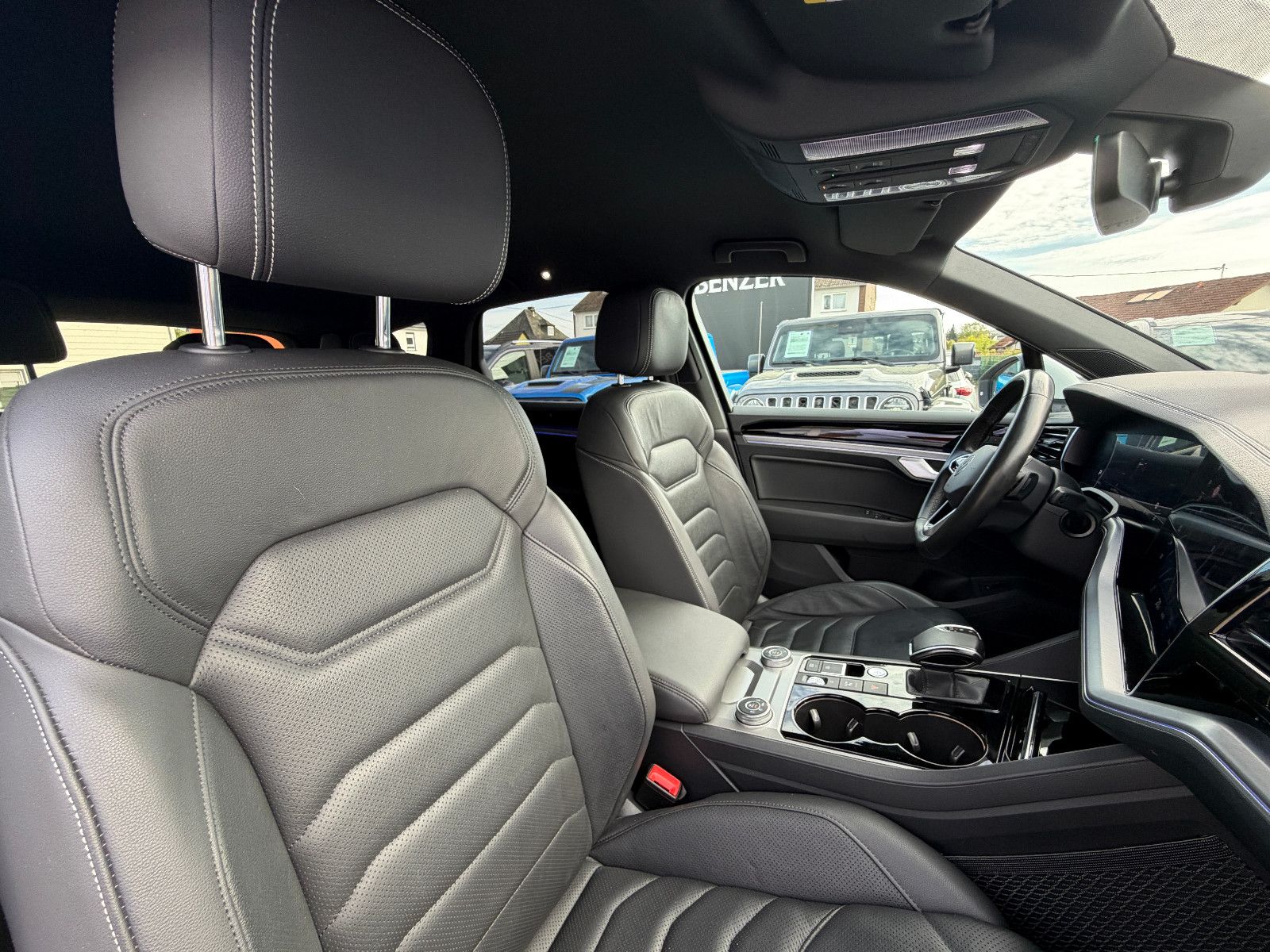 Fahrzeugabbildung Volkswagen Touareg SPORT/ 4Motion/VIRTUAL/AMBIENT/360''KAM