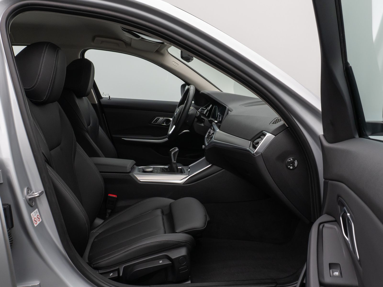 Fahrzeugabbildung BMW 318d DAB Leder PDC Geschwindigkeitsreg Sport LED