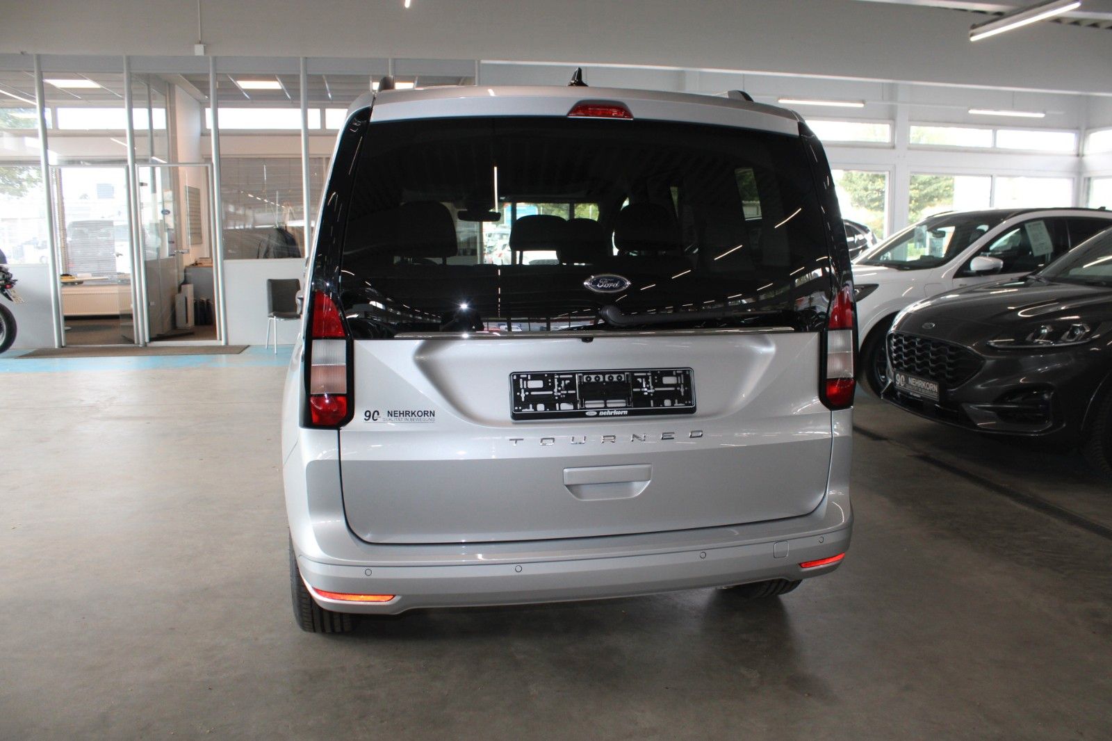 Fahrzeugabbildung Ford Tourneo Connect Titanium 2,0 EcoBlue Automatik