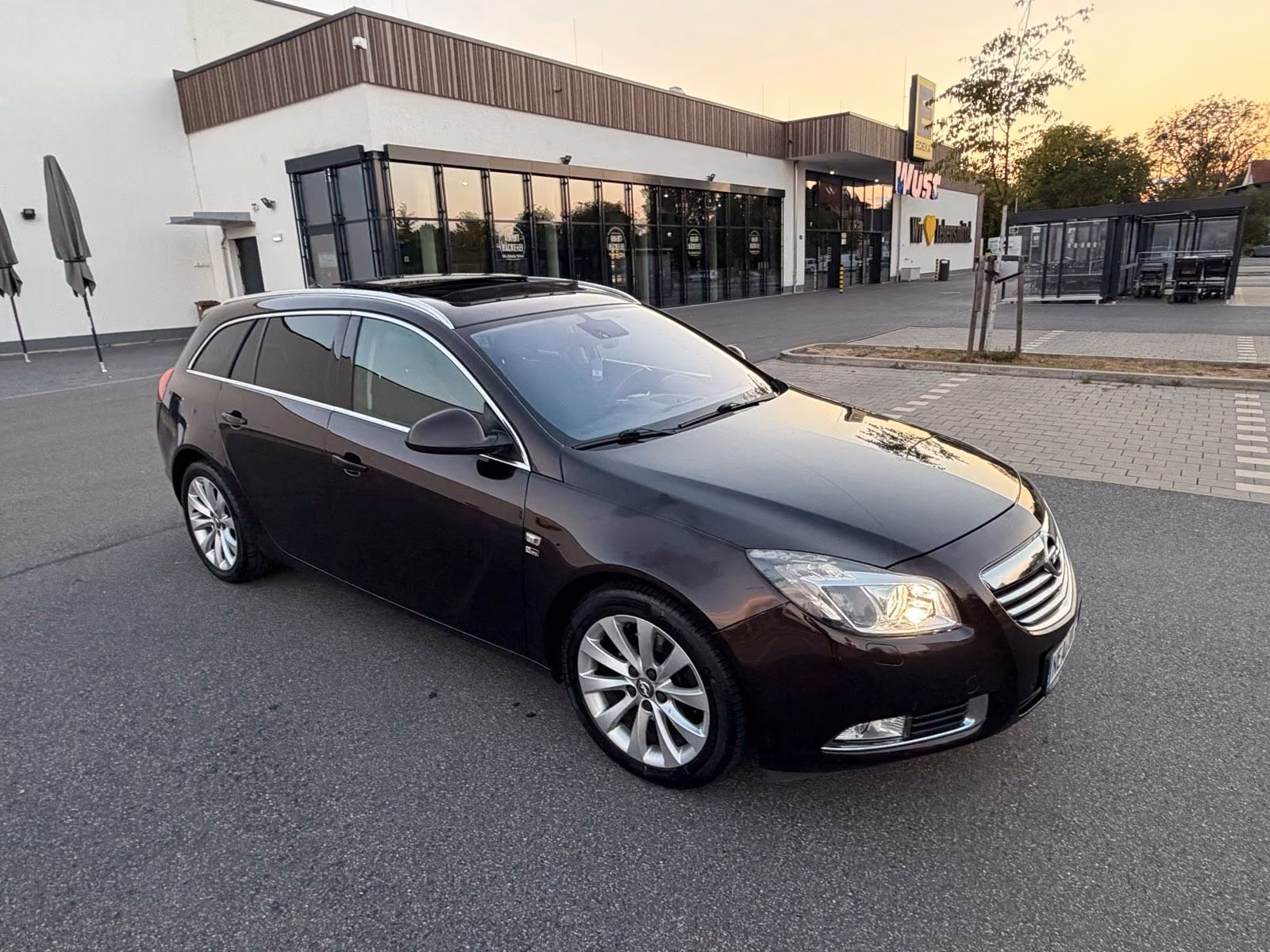 Opel Insignia 2012 — engine 160 HP (118kW)