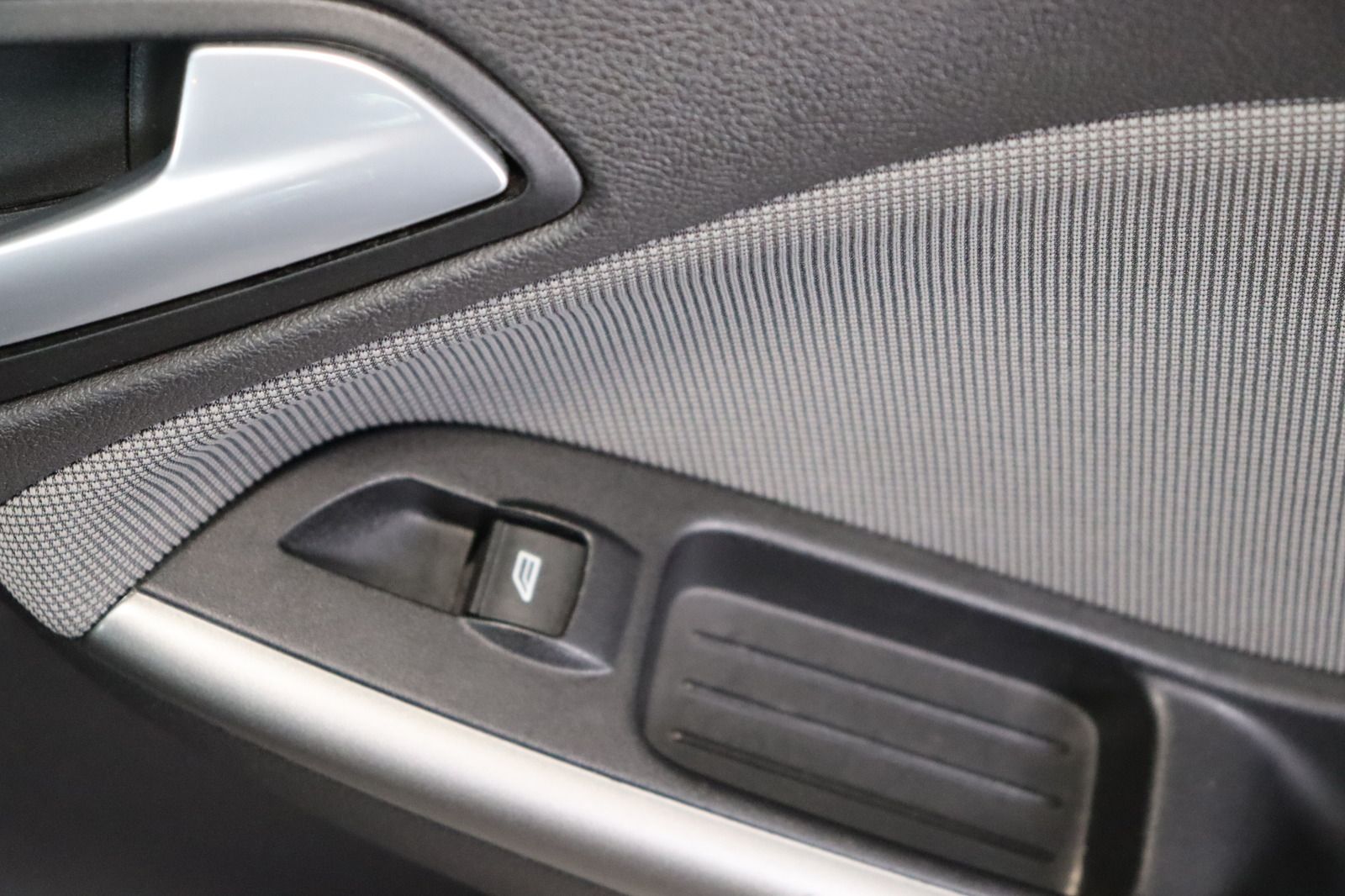 Fahrzeugabbildung Ford Focus 1.6 EcoBoost Turnier * 1. Hand * Anhängerk