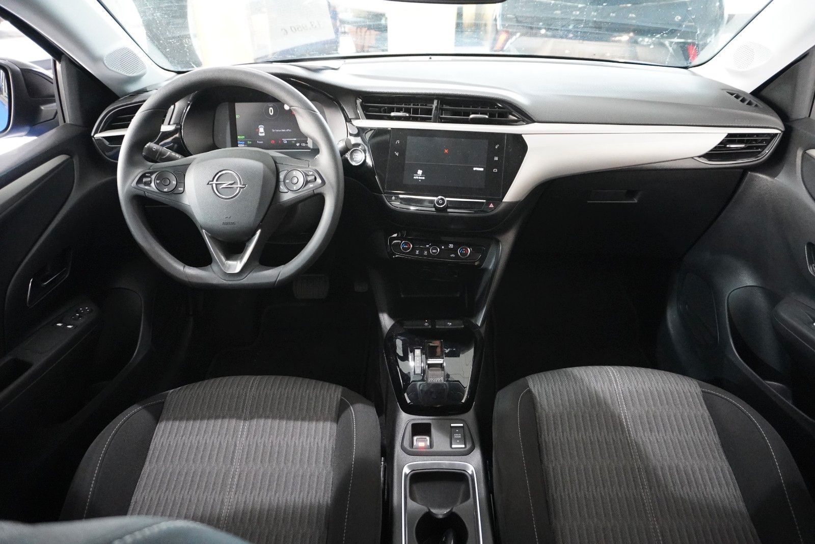 Fahrzeugabbildung Opel Corsa-e F EDITION 7KW NAVI/VIRT/TEMP/DAB/WÄRMEP.