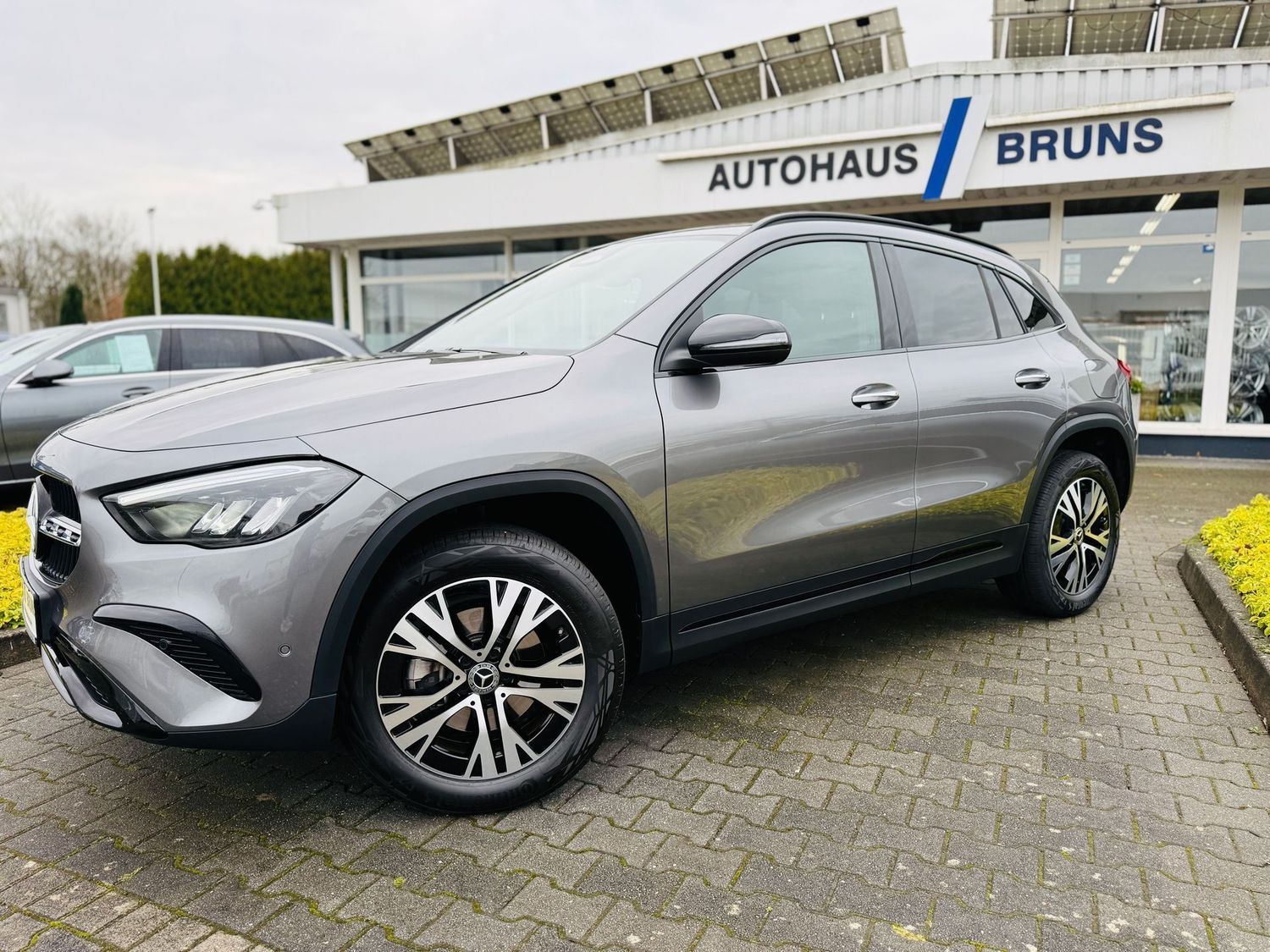 Fahrzeugabbildung Mercedes-Benz GLA 180 PROGRESSIVE Advanced NIGHT, EasyPack, RF