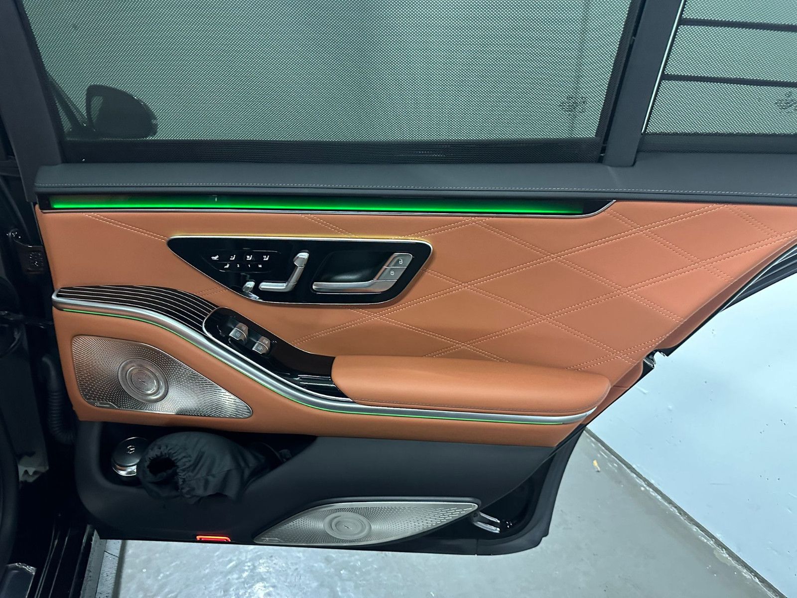 Fahrzeugabbildung Mercedes-Benz S 63 E Performance L *KERAMIK*TV*CARBON*4D*