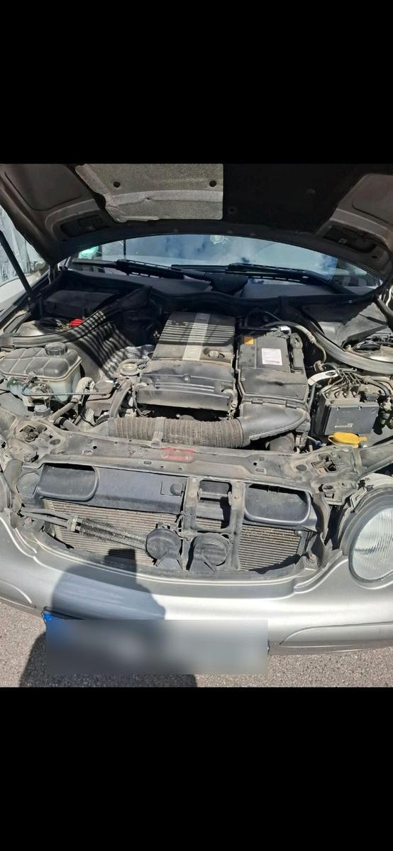 Mercedes-Benz C180 2004 — photo 14