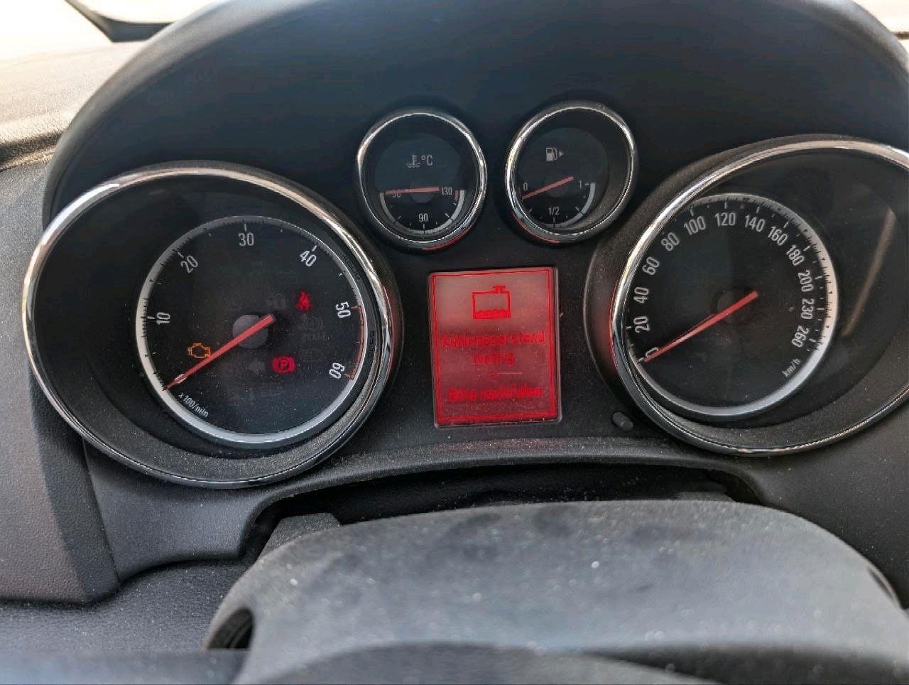 Opel Astra 2011 — photo 5