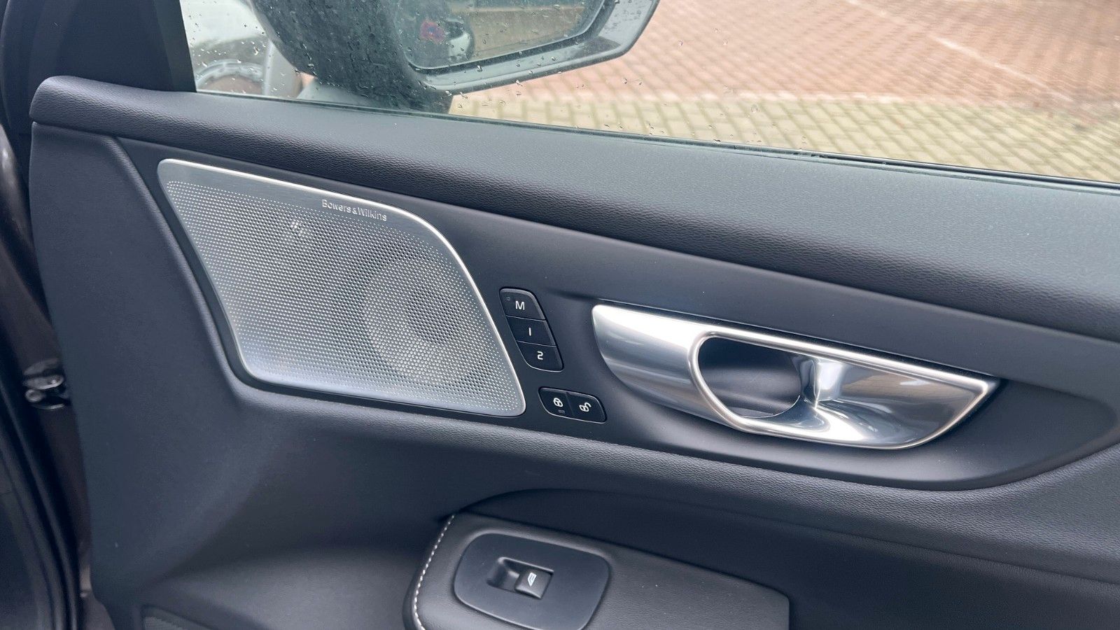 Fahrzeugabbildung Volvo V60 B4 CC Ultimate AWD*B&W*360°*SH*Massage*