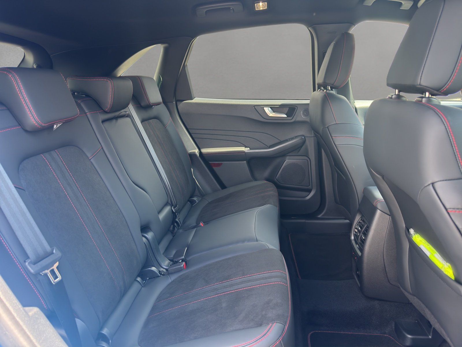Fahrzeugabbildung Ford Kuga 2.5 FHEV ST-Line X Aut./ACC/AHK/KAMERA/B&O