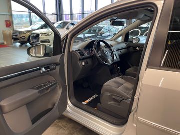 Volkswagen Touran Highline *PANO*SHZ*NAVI*PDC*TEMPOMAT*