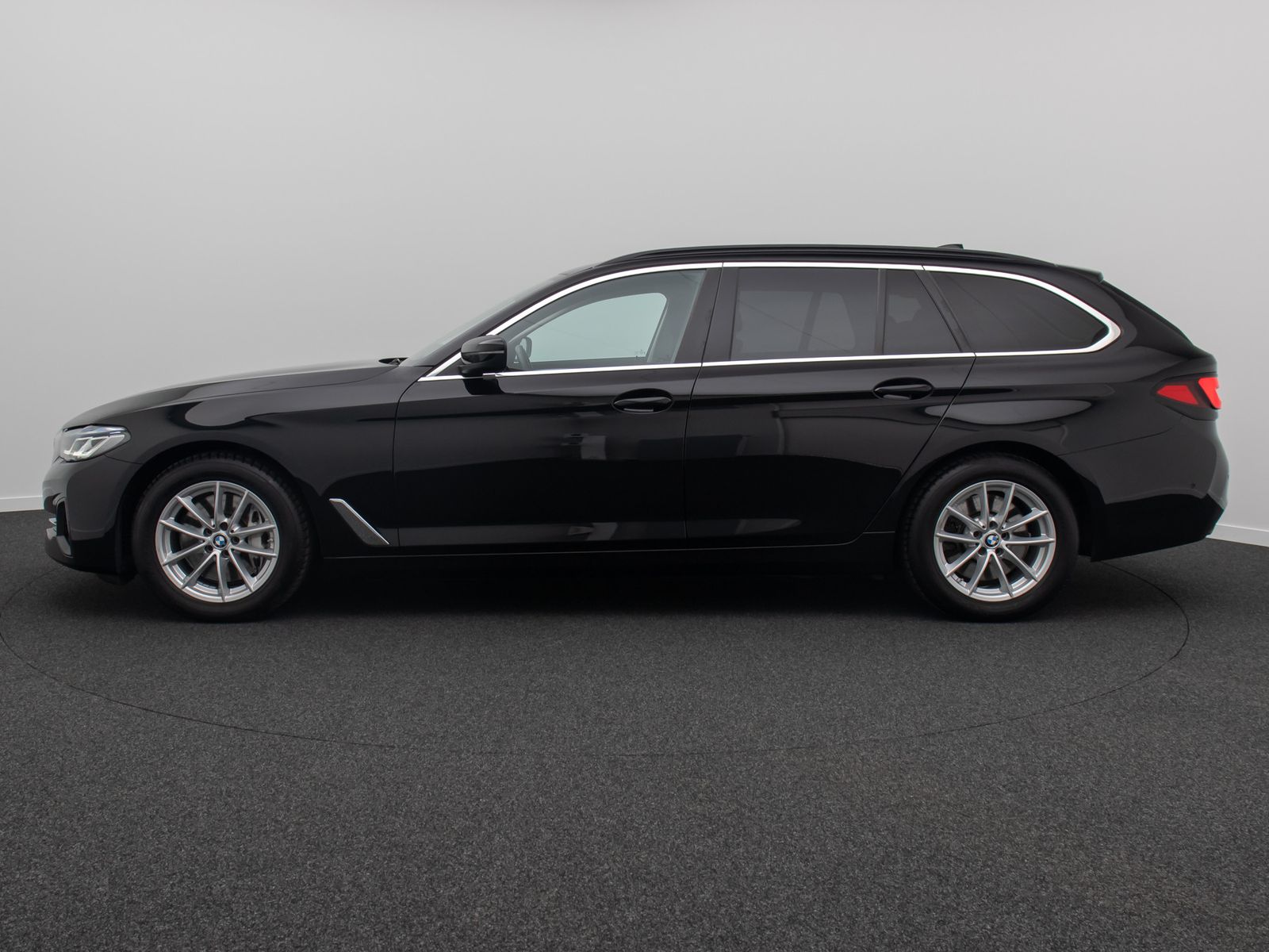 Fahrzeugabbildung BMW 530d xD Komfort DAB HUD Laser Kamera AHK HiFi