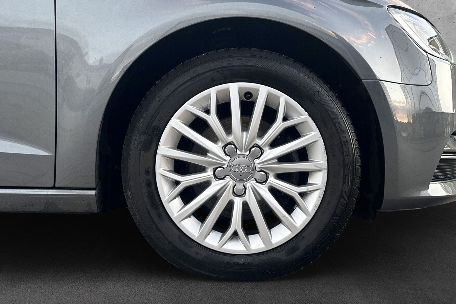 Fahrzeugabbildung Audi A3 1.6 TDI S tronic*Ambiente*Tempomat*PDC*Sitzhe