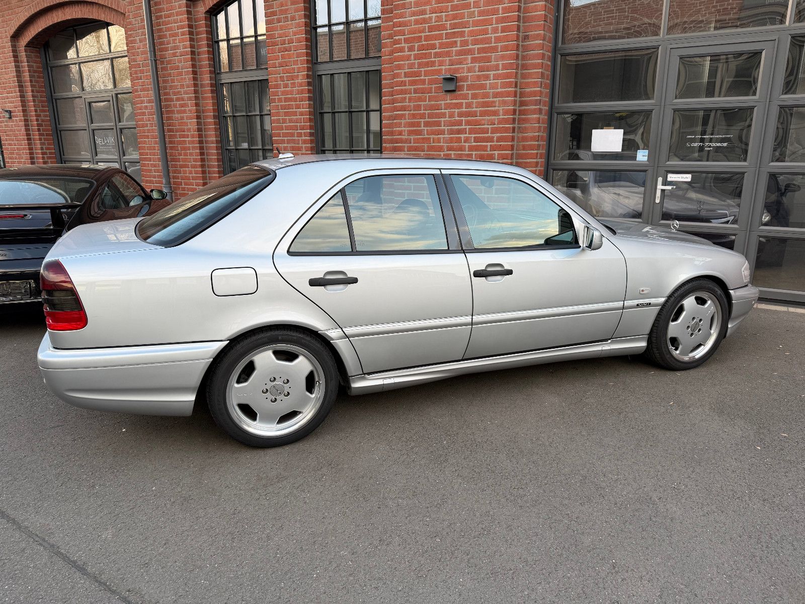 Fahrzeugabbildung Mercedes-Benz C 43 AMG mit Designo, orig. Navi ASP30