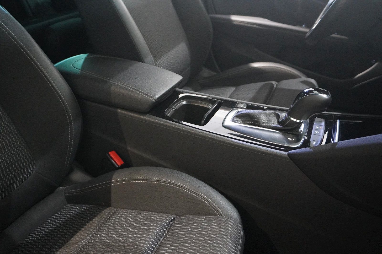 Fahrzeugabbildung Opel Insignia B ST 2.0D BUSI. 4X4 NAVI/LED/KAMERA/DAB