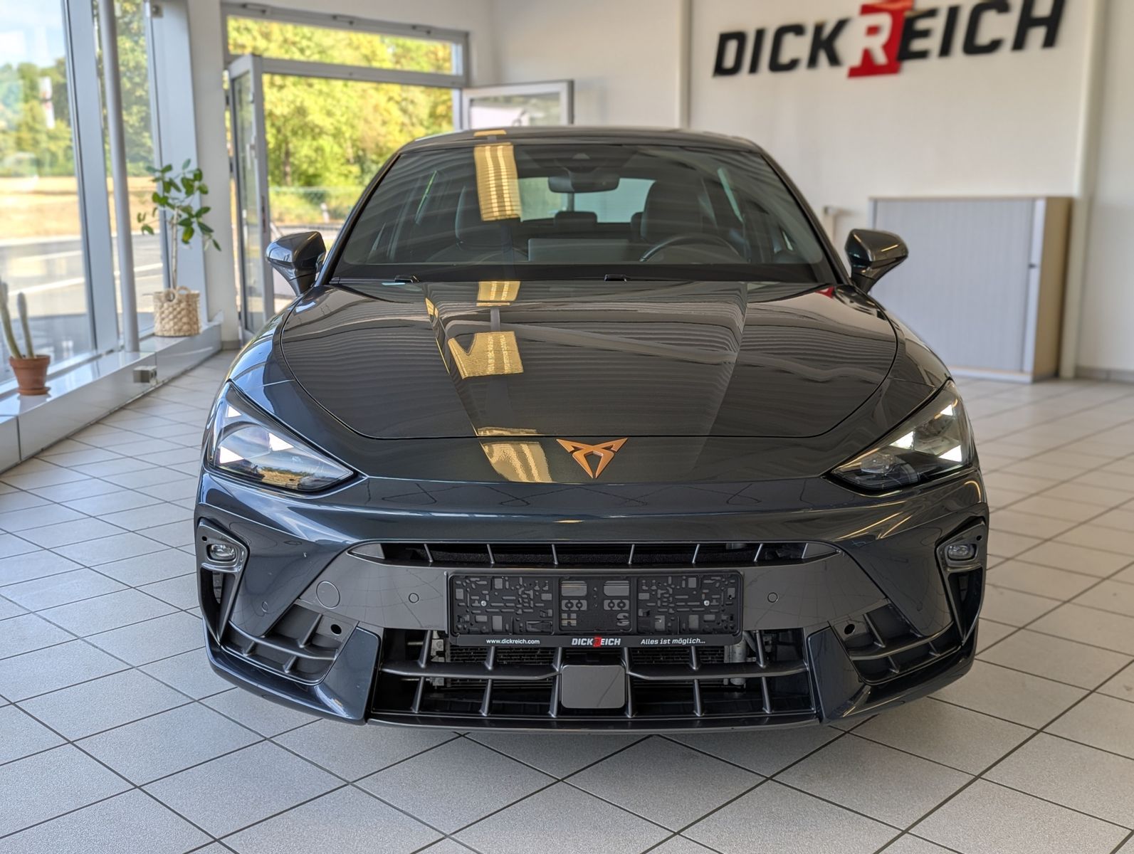 Fahrzeugabbildung CUPRA Leon 1.5 e-Hybrid Matrix Edge-Intelligent-Paket