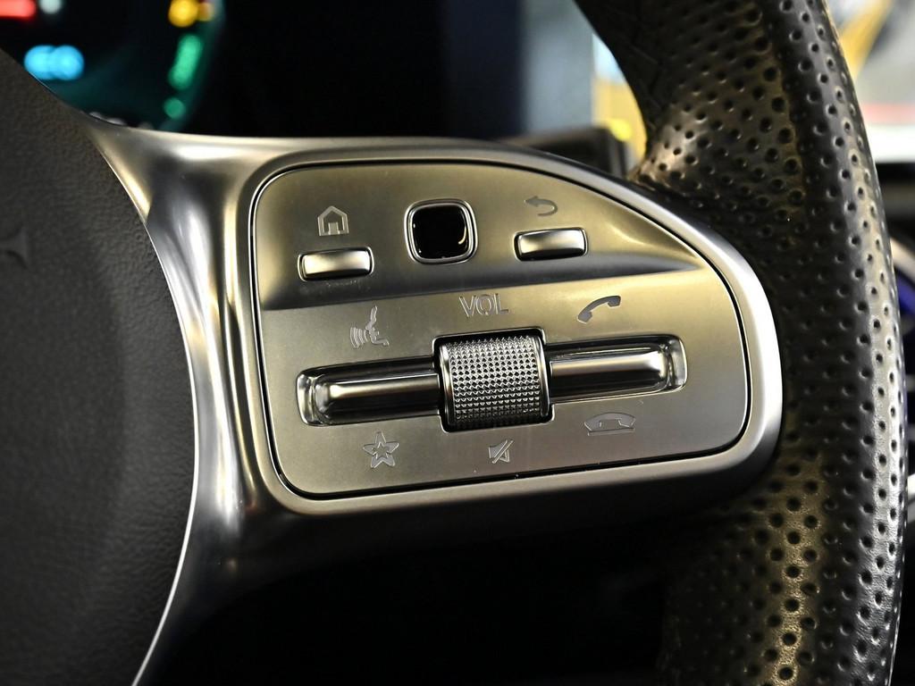 Mercedes-Benz A 250 e Lim AMG Line NIGHT PANO LED NAVI KAMERA