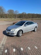 Opel Astra TwinTop Cabrio | EZ 2010 - Opel Astra mit Benzin-Antrieb: Cabrio, 2.2