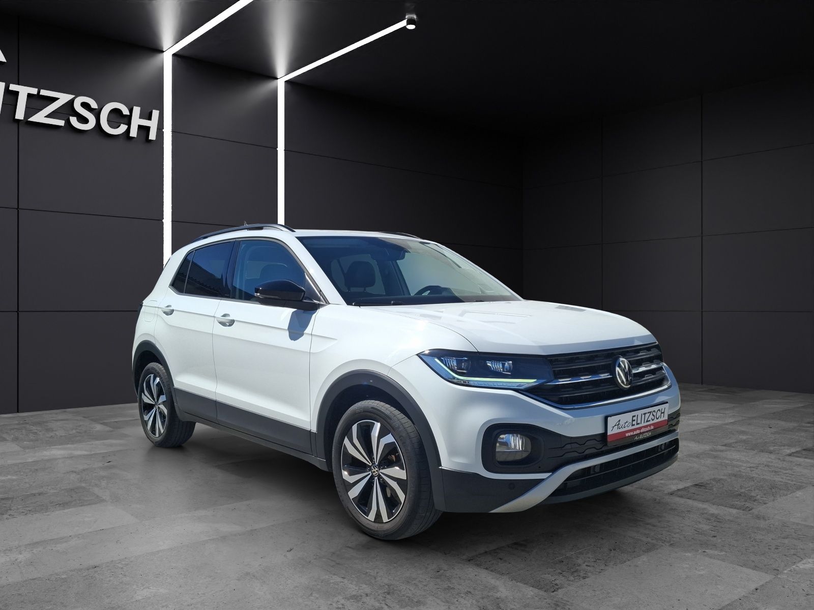 Fahrzeugabbildung Volkswagen T-Cross TSI Life LED Navi GRA PDC SHZ 17"