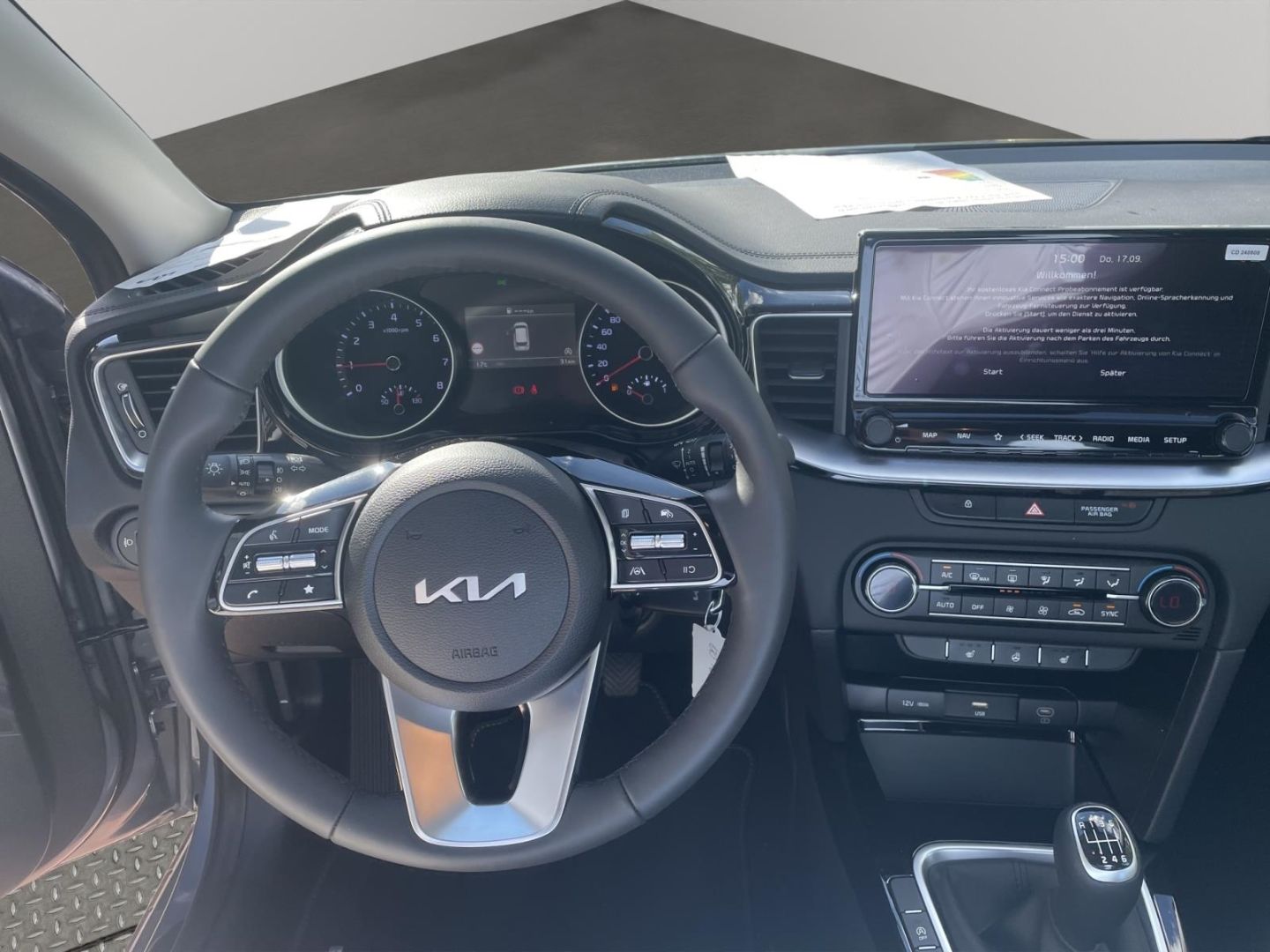 Fahrzeugabbildung Kia Ceed_sw Vision Kamera LIM VerkehrszeichenERK DAB