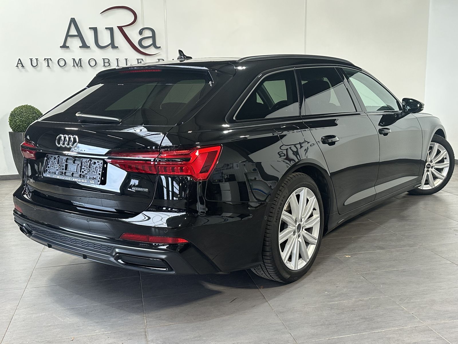 Fahrzeugabbildung Audi A6 Avant 55 TFSIe Qu S-Line NAV+LED+PANO+ACC+KAM
