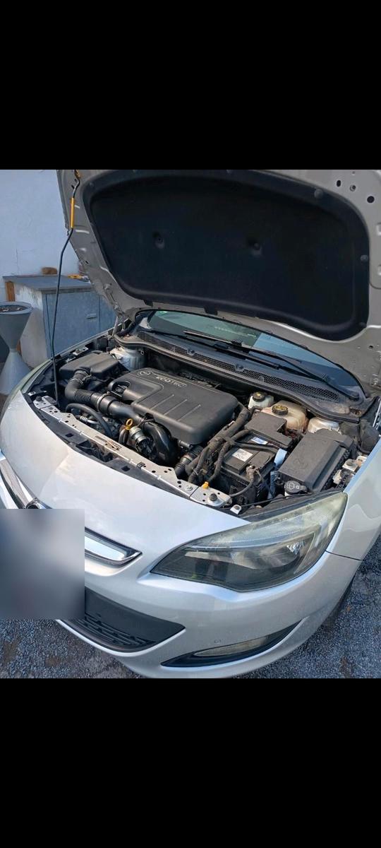 Opel Astra 2012 — photo 6