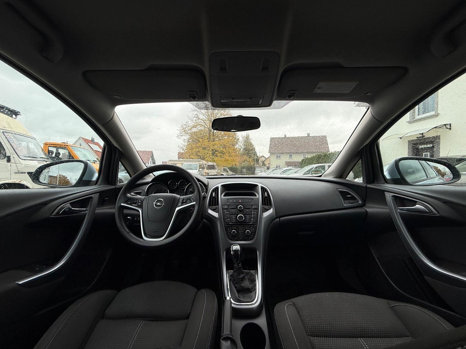 Opel Astra 2013 — фото 20