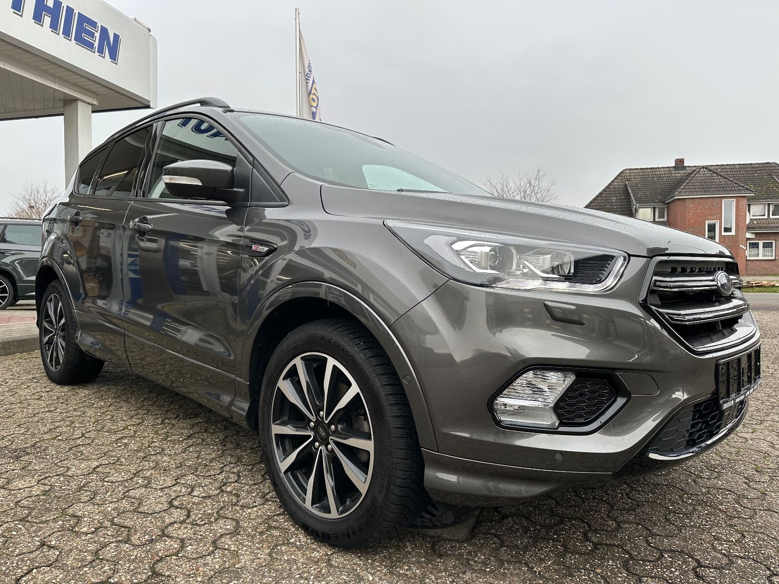 Fahrzeugabbildung Ford Kuga 1.5 EcoBoost ST-Line Navi/BiXenon/Sound/SHZ