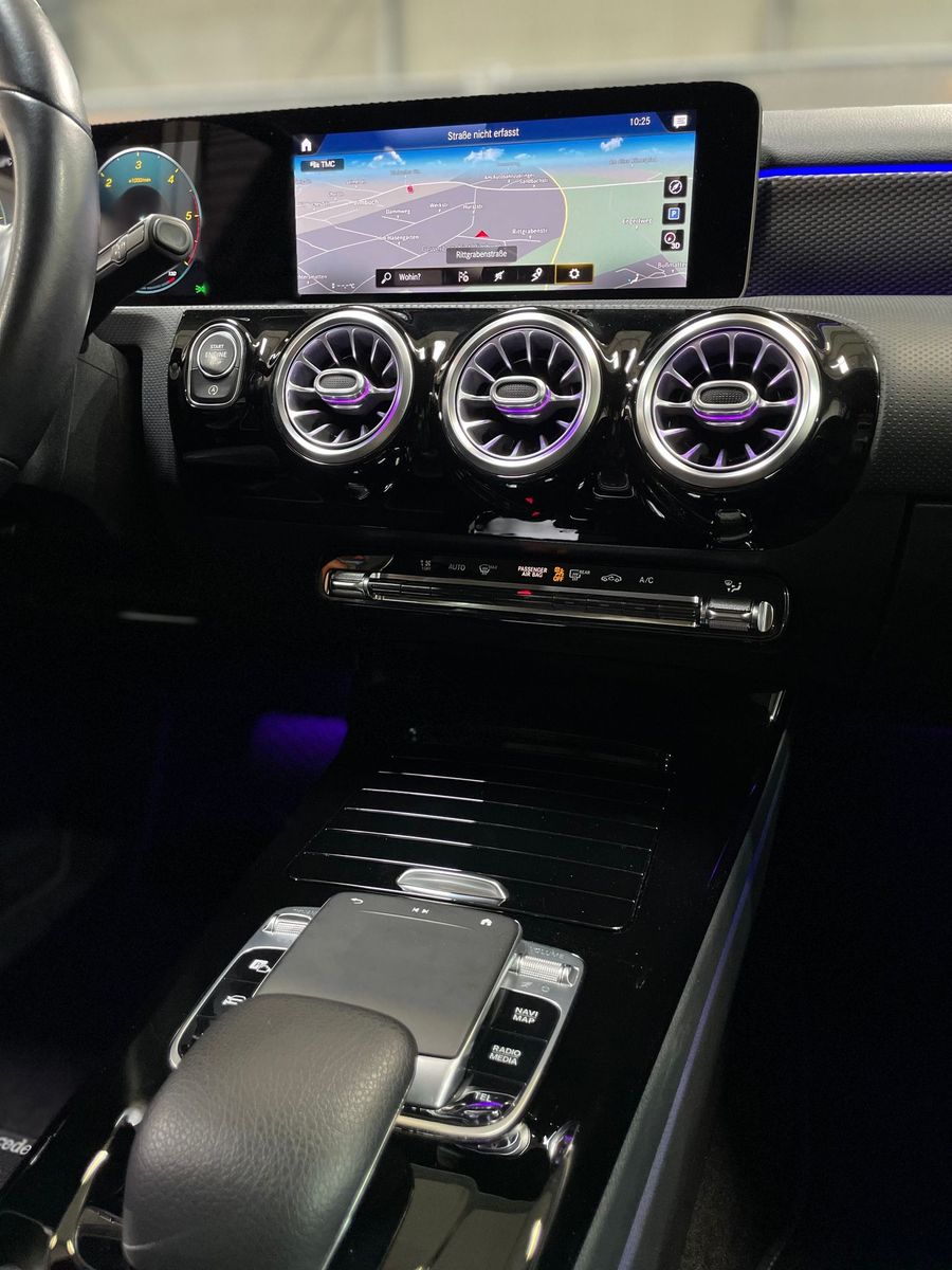 Fahrzeugabbildung Mercedes-Benz A 200 d #LED#Wide#distr.#360°#Ambiente#