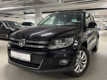 Volkswagen Tiguan - 1