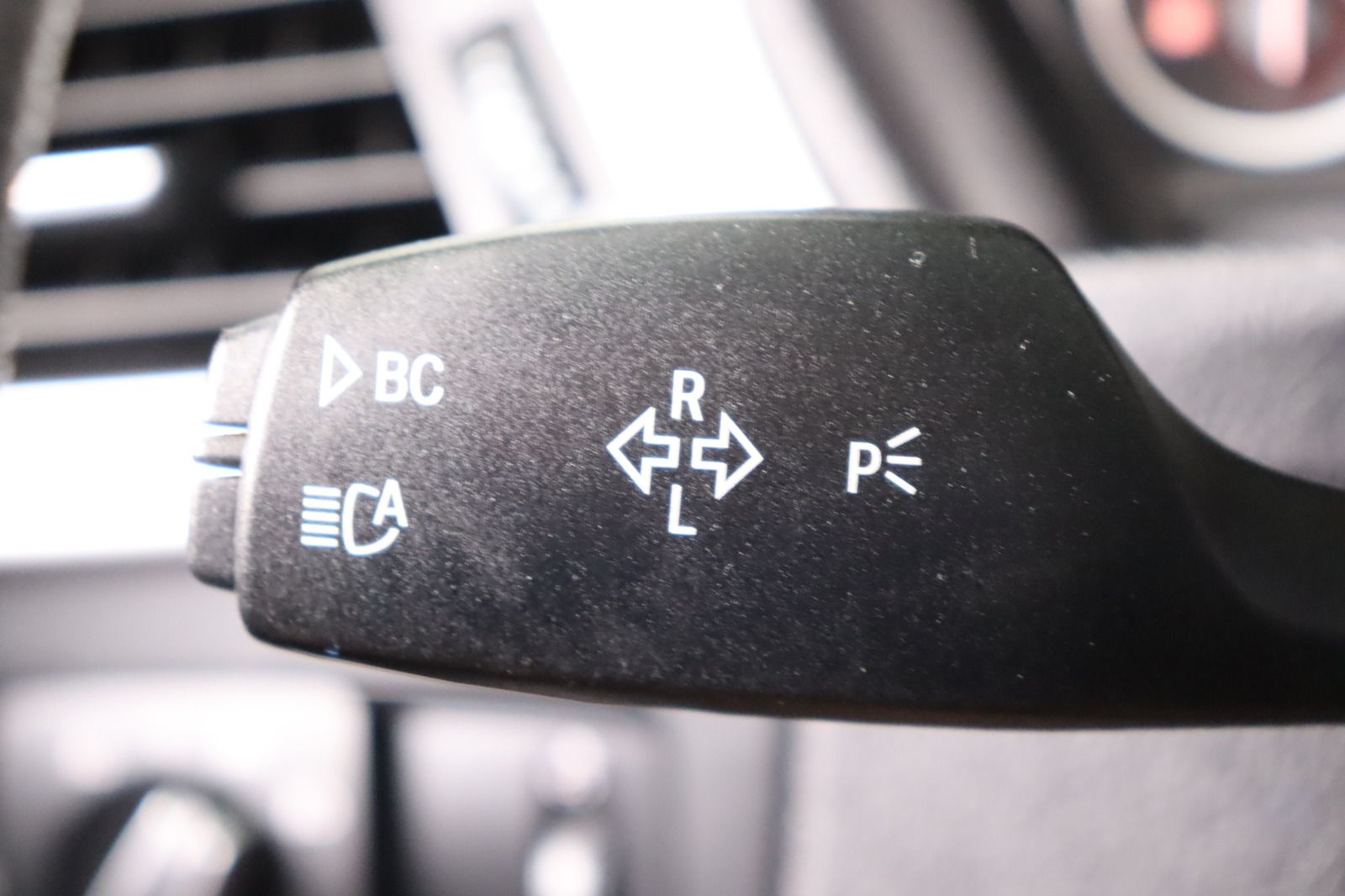 Fahrzeugabbildung BMW 320 i Touring xDrive * Bi- Xenon * Navi