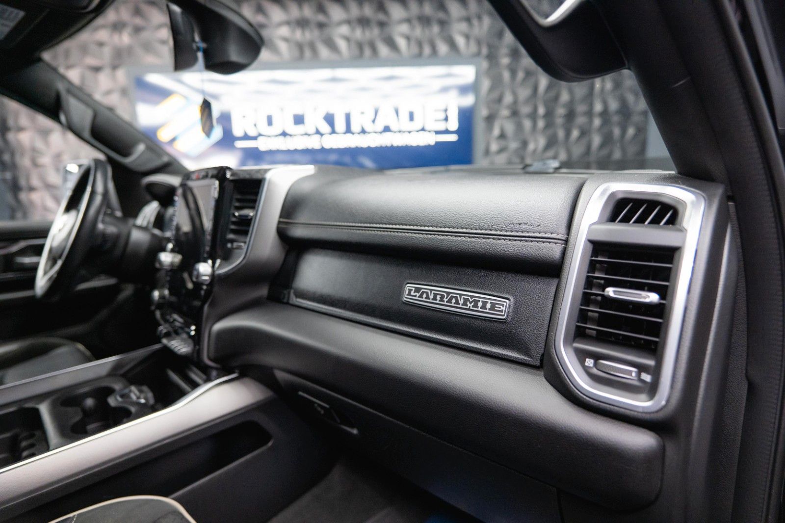 Fahrzeugabbildung Dodge RAM 5.7 V8 HEMI 4x4 LARAMIE Limited Offroad LED