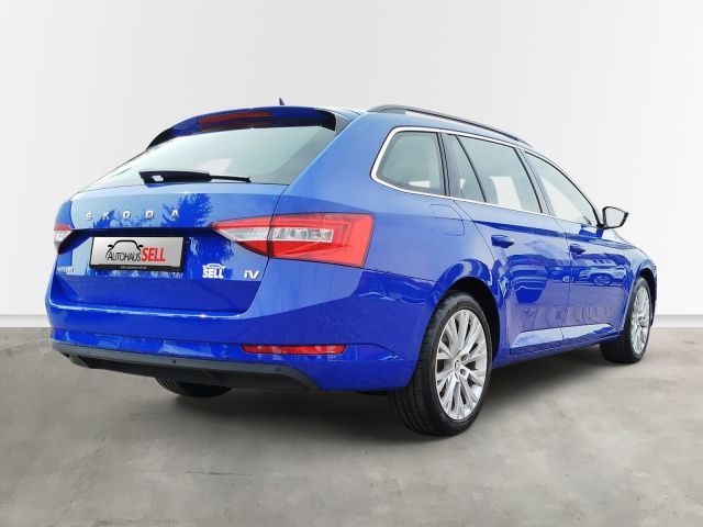 Fahrzeugabbildung SKODA Superb Combi Ambition iVTS115/1.4A6F, Navi