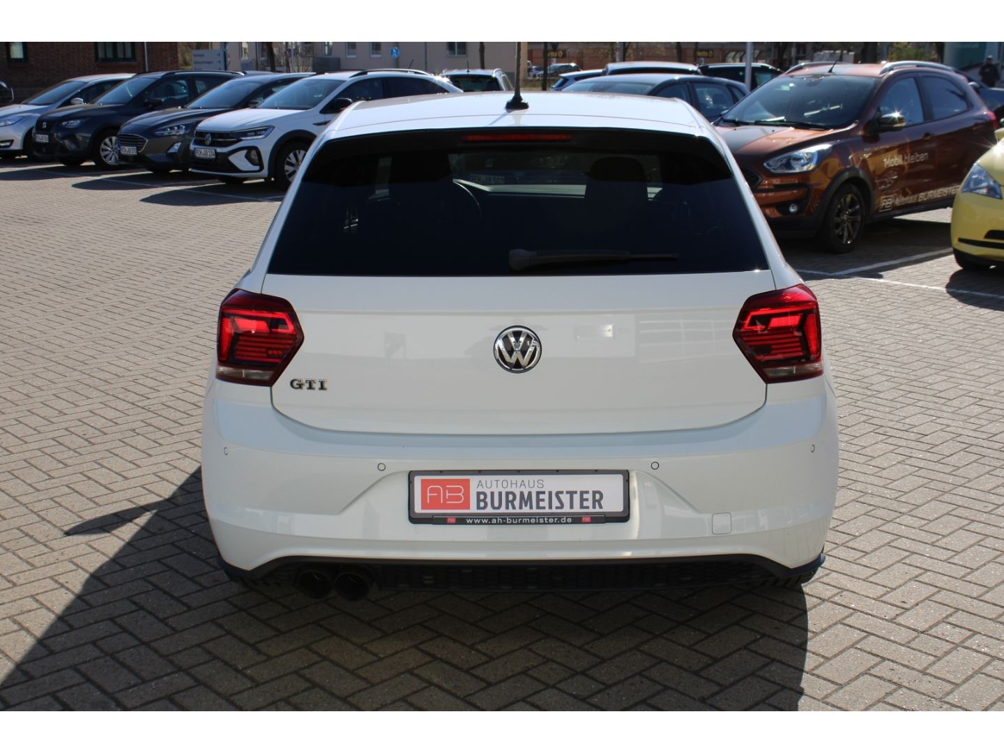 Fahrzeugabbildung Volkswagen Polo VI GTI 2.0TSI DSG ACC LED Milltek H&R PDC R