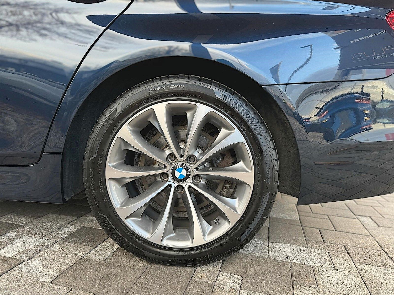 Fahrzeugabbildung BMW 520d Touring Luxury *Pano*Head Up*DAB*H&K*LED*