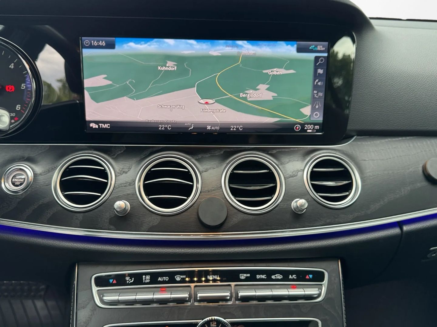 E 220 Avantgarde * NAVI*LED*AHK*