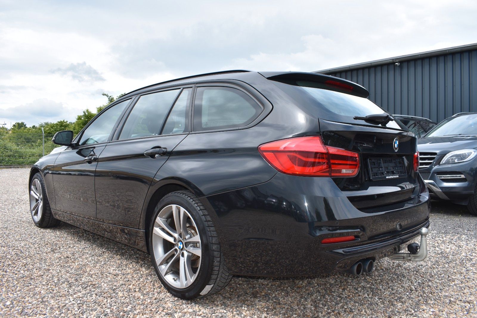 Fahrzeugabbildung BMW 320i Touring Sport Line Sportautom.AHK LED Pano