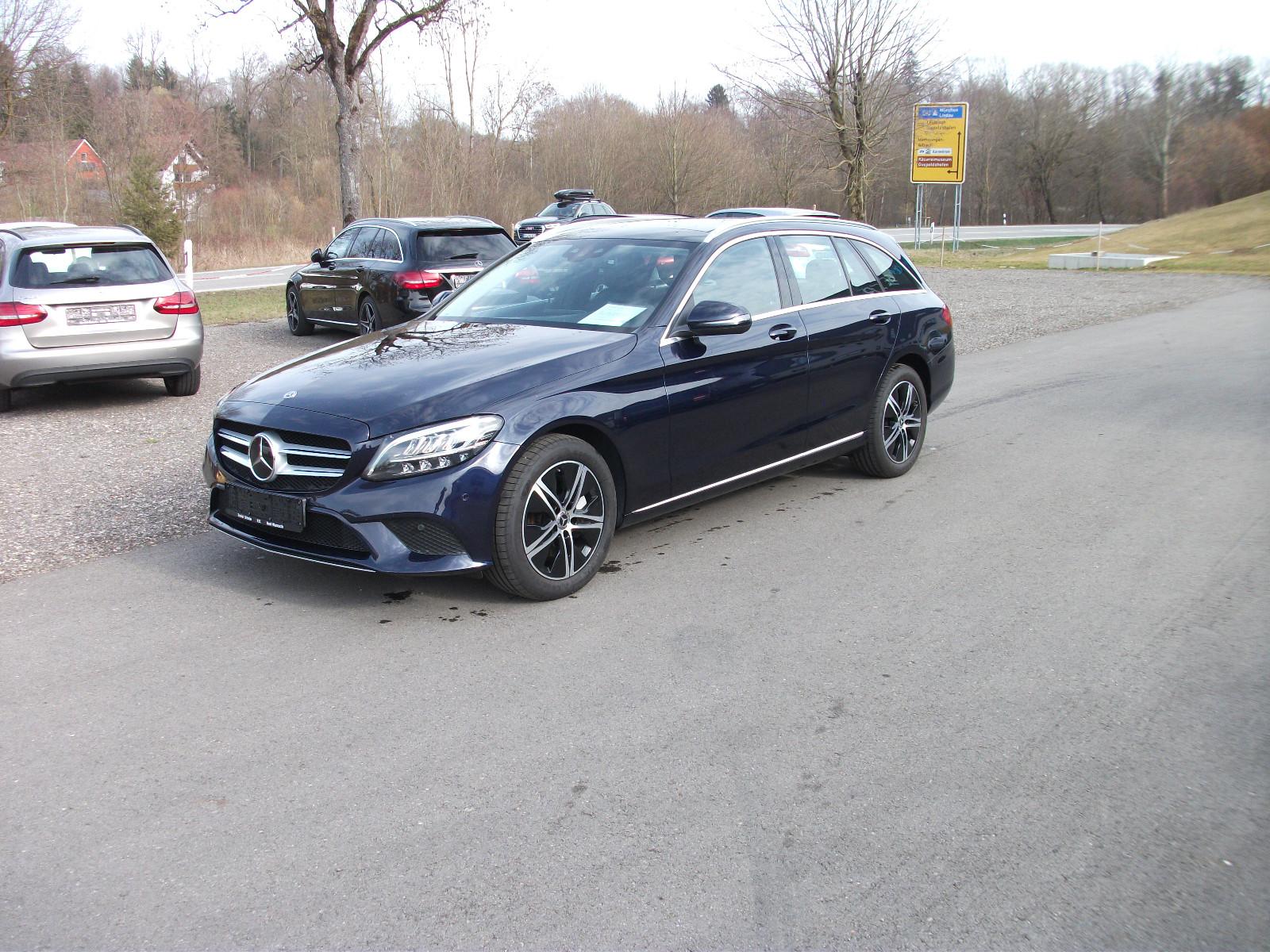 Mercedes-Benz C 300 d T Autom. AHK Panoramadach LED Command Di